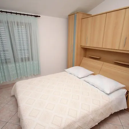 By The Sea Businci, Ciovo - 5256 アパート *